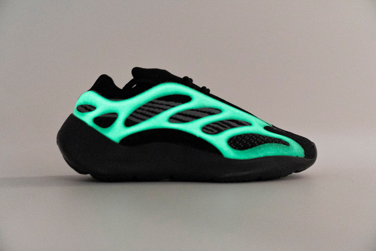 Adidas Yeezy 700