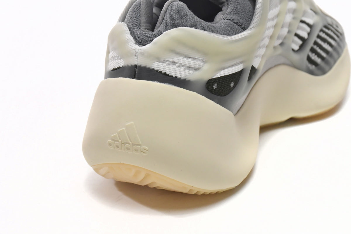 Adidas Yeezy 700