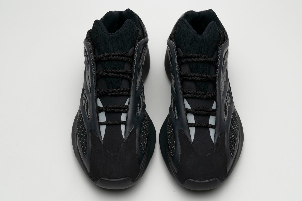 Adidas Yeezy 700