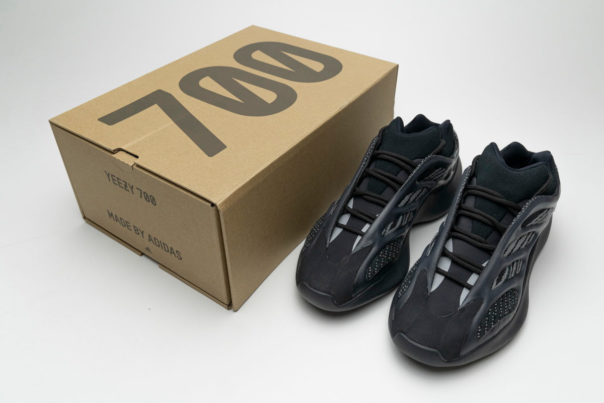 Adidas Yeezy 700