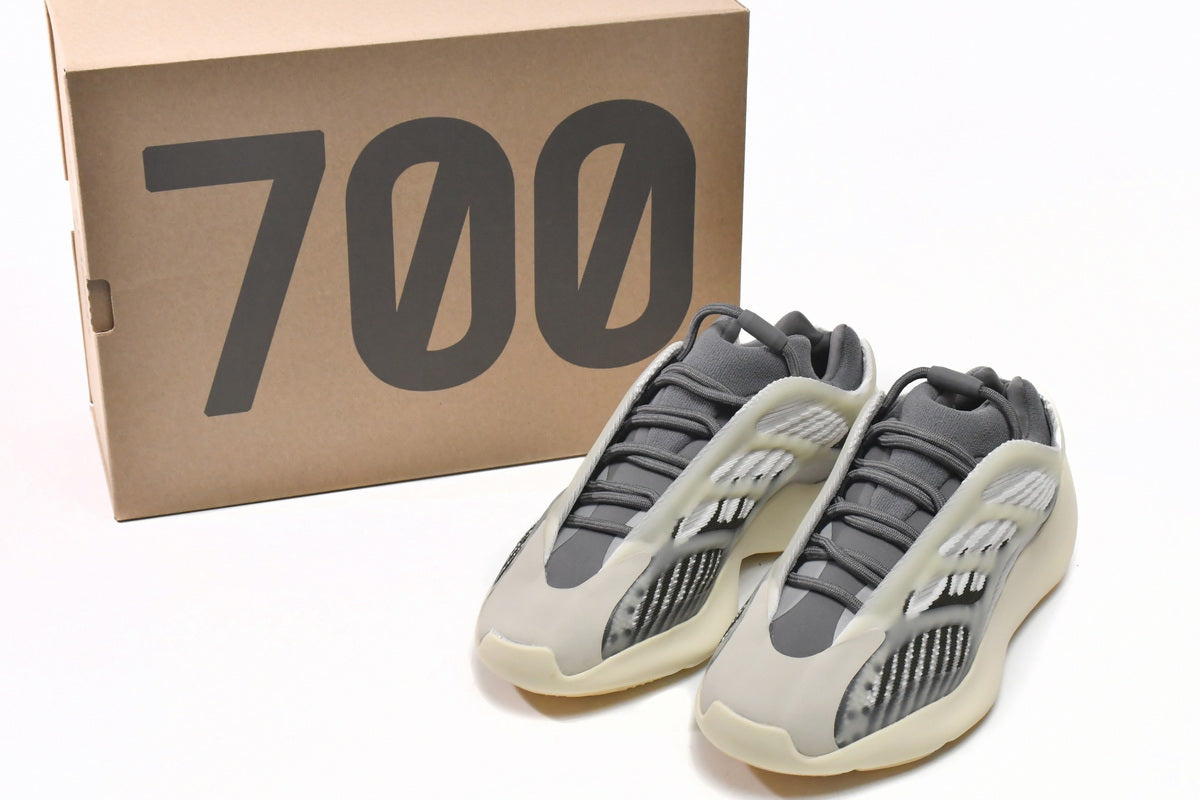 Adidas Yeezy 700