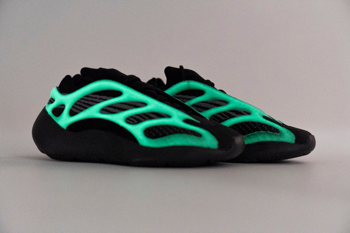 Adidas Yeezy 700
