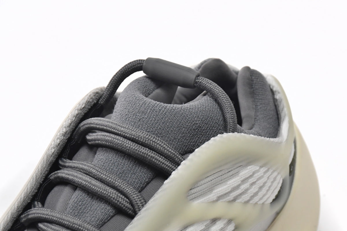 Adidas Yeezy 700