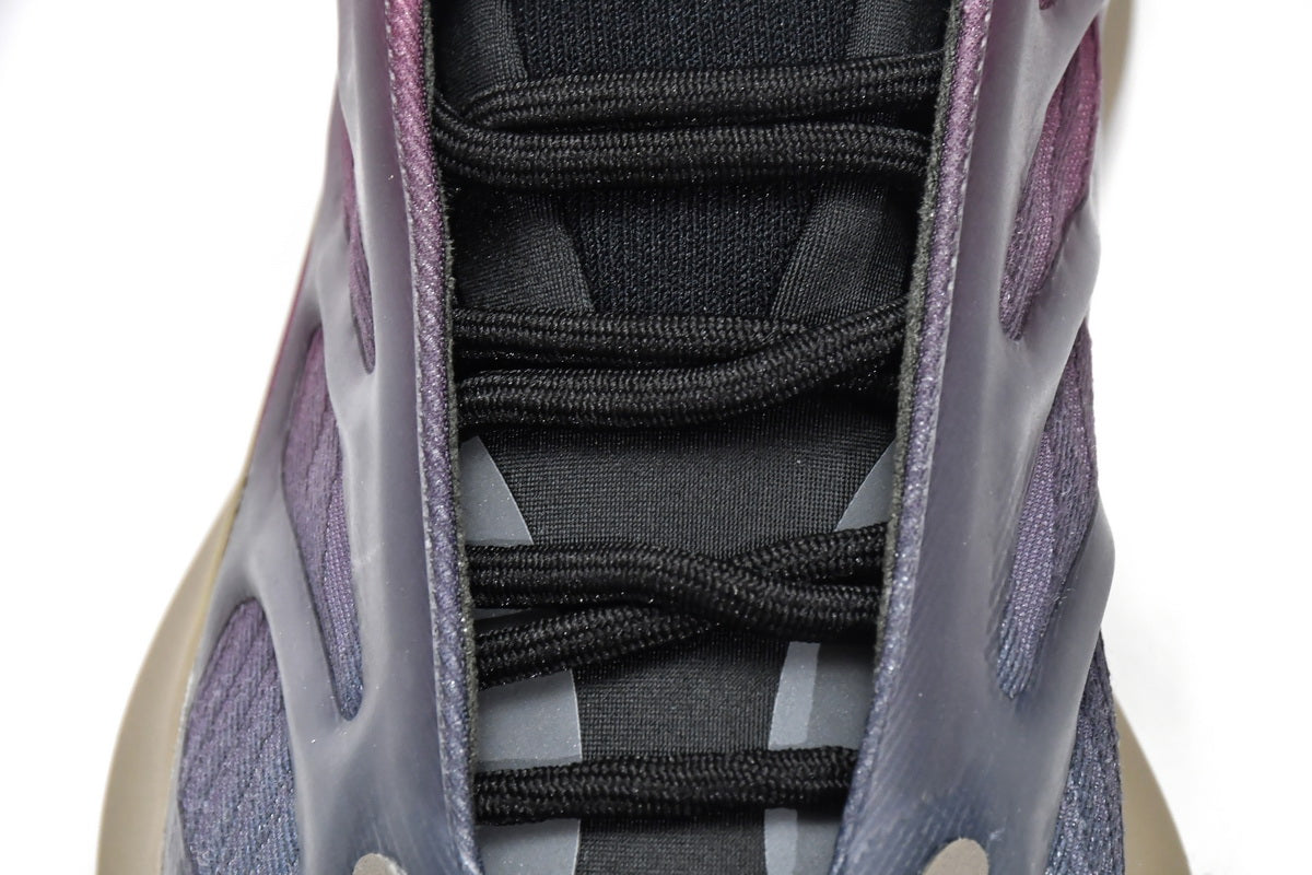 Adidas Yeezy 700