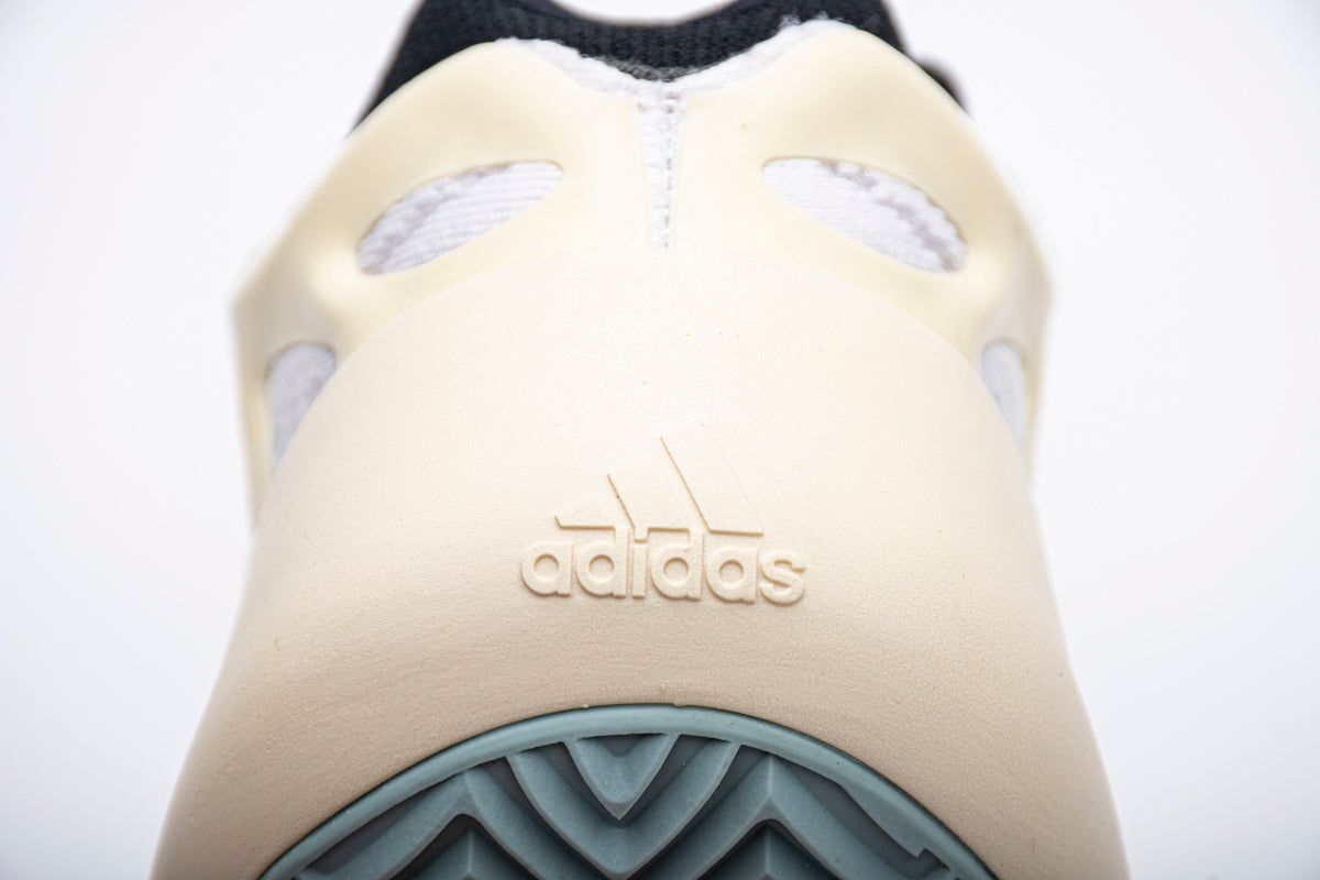 Adidas Yeezy 700