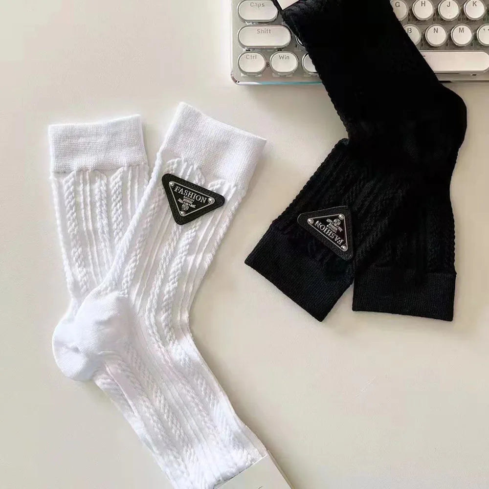 2023 Unisex Europe Metal Triangle Label Women Socks Fashion Designer Luxury Sock Cotton Sports Casual Girls Sexy Fashion